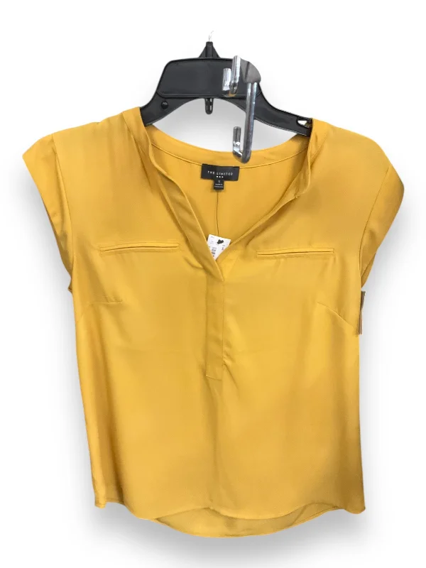 Top Sleeveless By Limited In Gold, Size: S